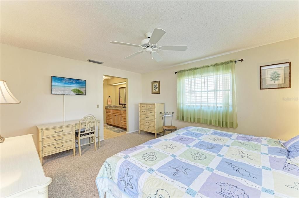 For Sale: $375,000 (2 beds, 2 baths, 1163 Square Feet)