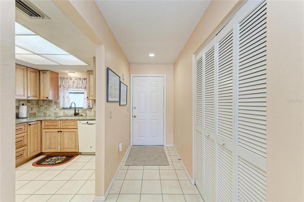 For Sale: $375,000 (2 beds, 2 baths, 1163 Square Feet)