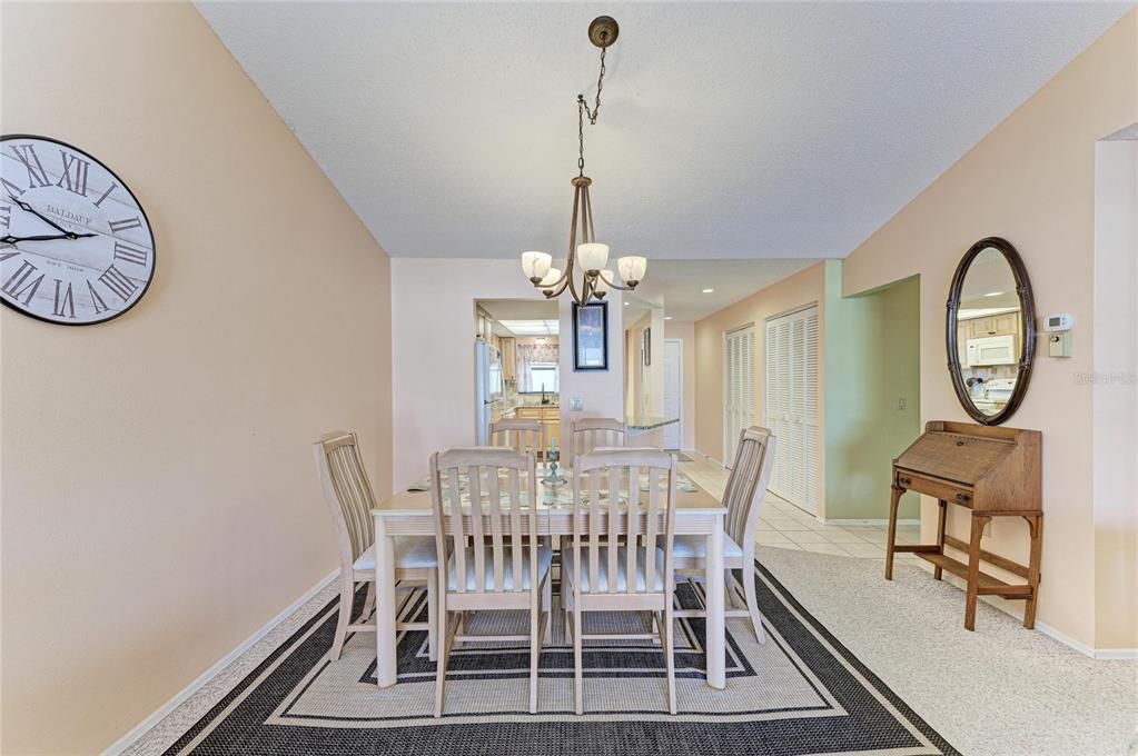 For Sale: $375,000 (2 beds, 2 baths, 1163 Square Feet)