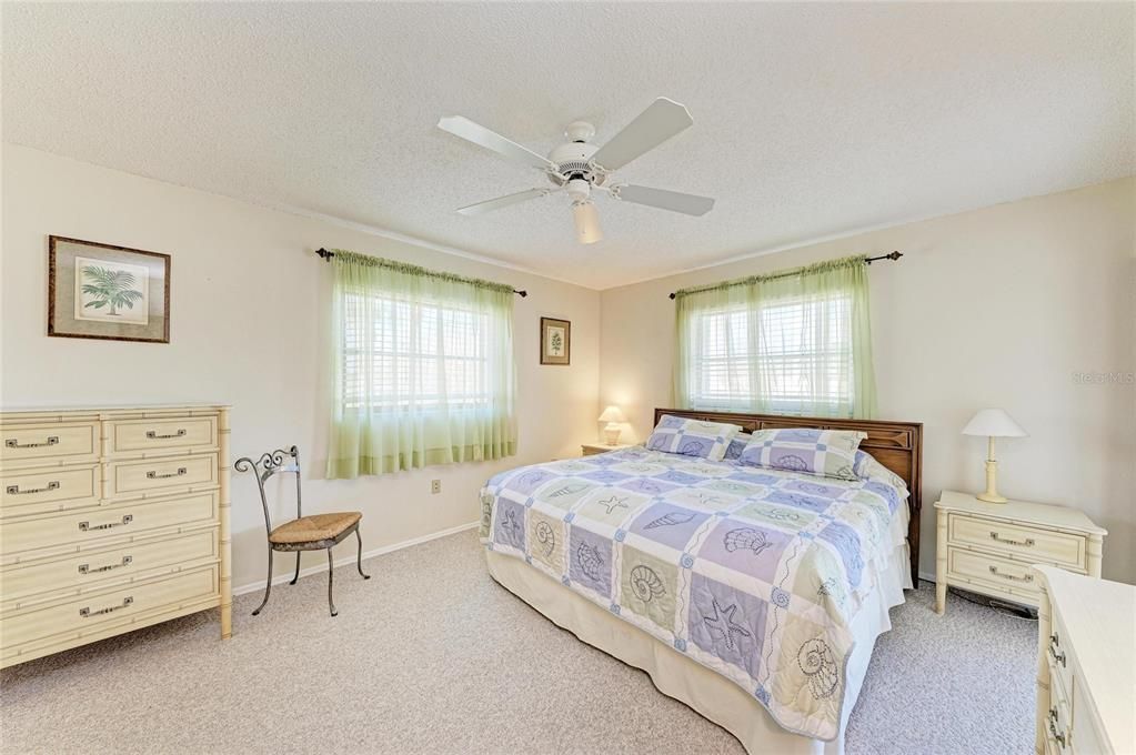 For Sale: $375,000 (2 beds, 2 baths, 1163 Square Feet)