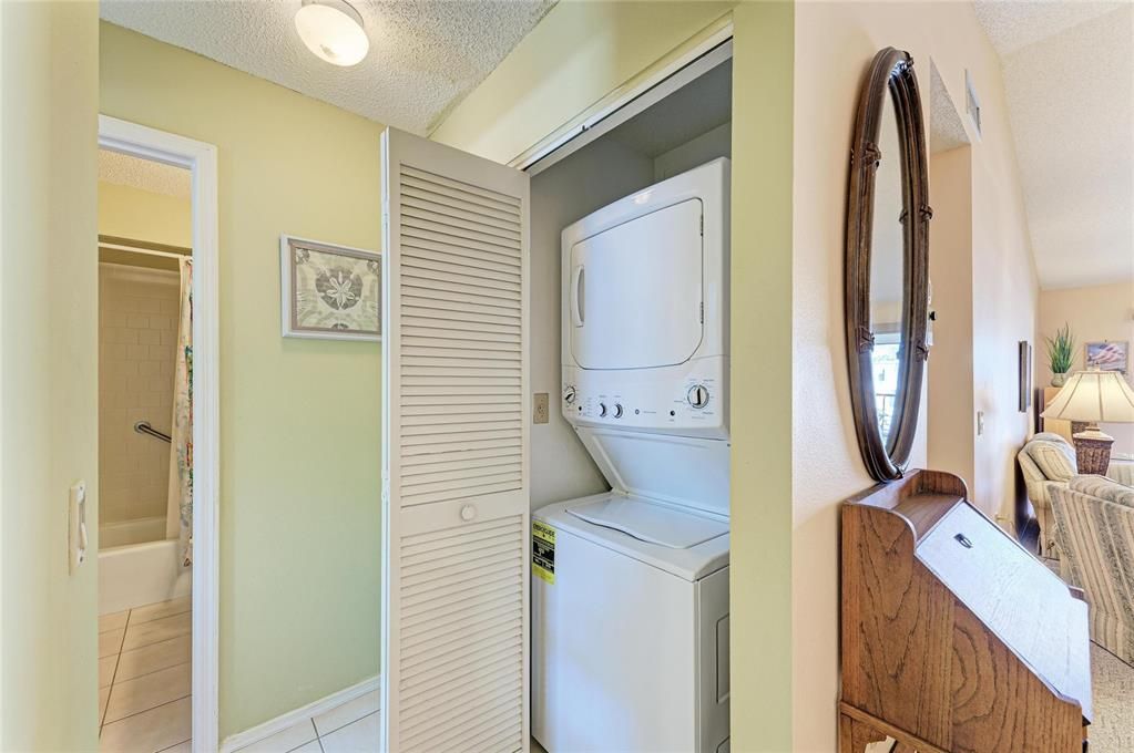 For Sale: $375,000 (2 beds, 2 baths, 1163 Square Feet)