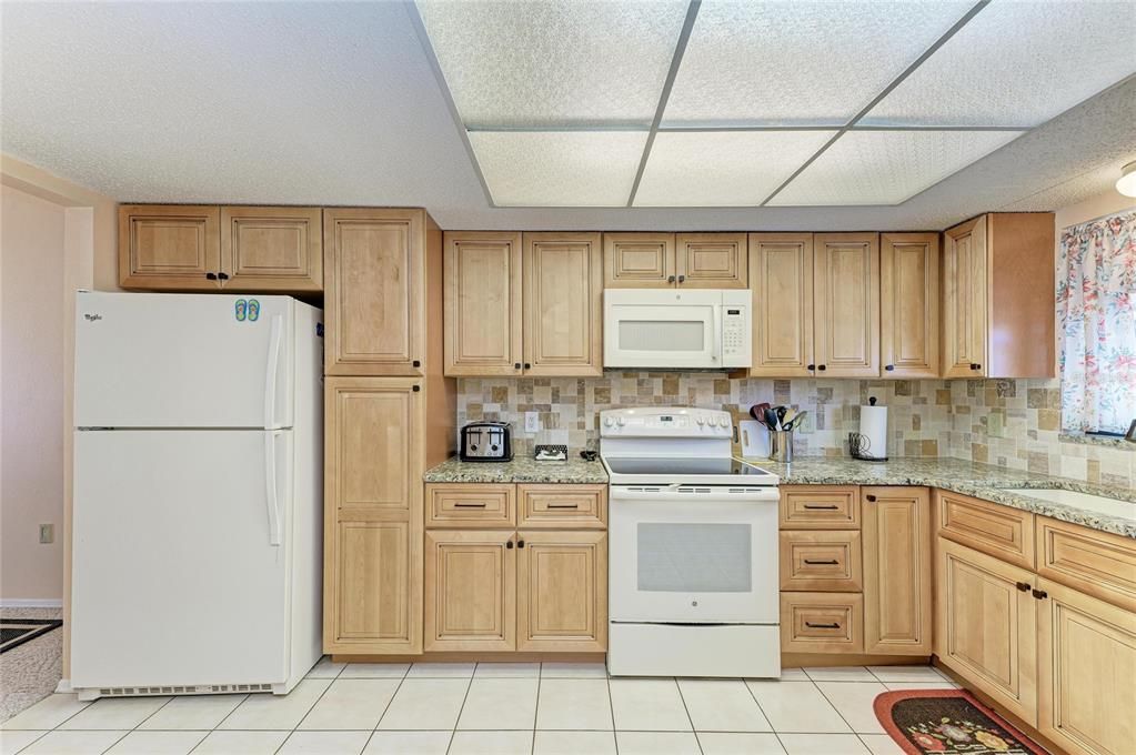 For Sale: $375,000 (2 beds, 2 baths, 1163 Square Feet)