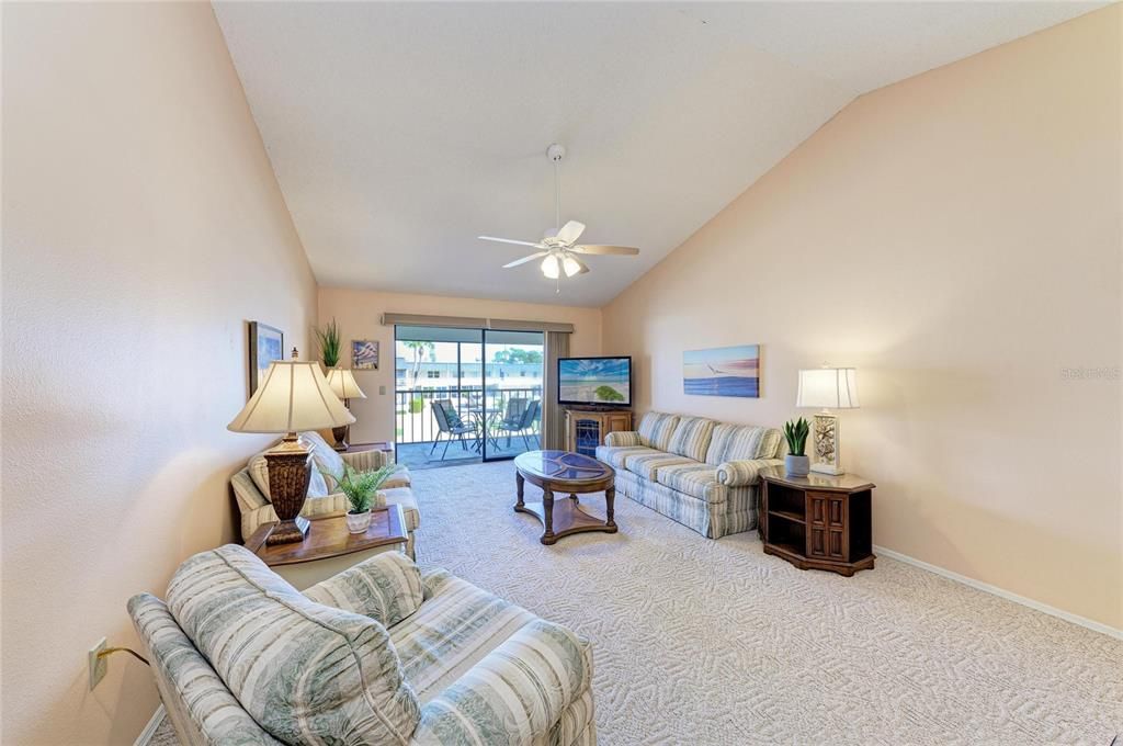 For Sale: $375,000 (2 beds, 2 baths, 1163 Square Feet)