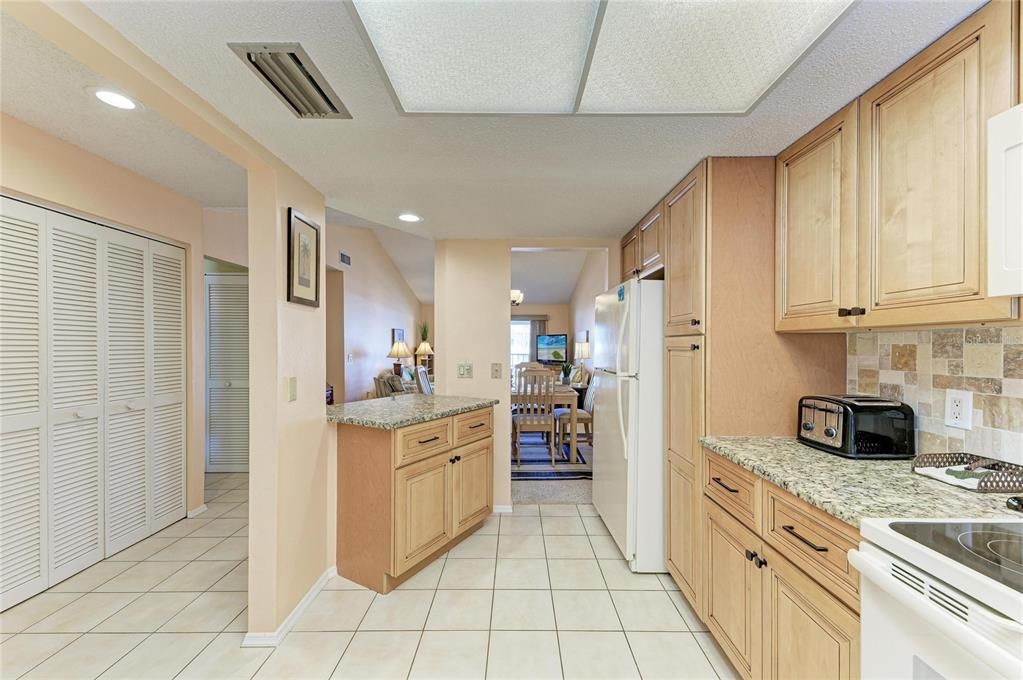 For Sale: $375,000 (2 beds, 2 baths, 1163 Square Feet)