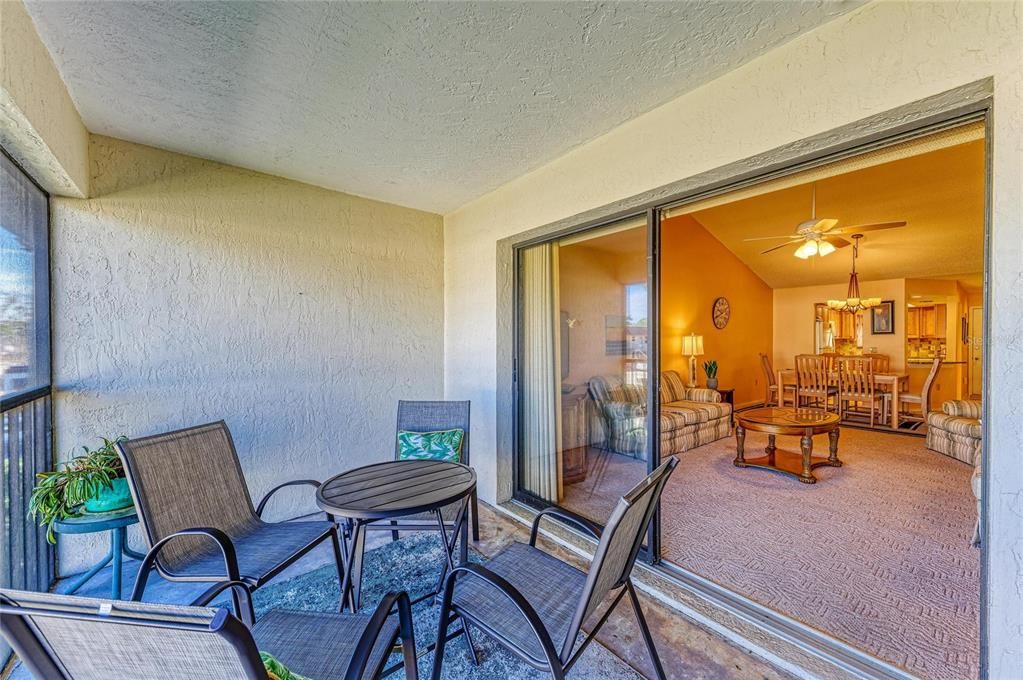 For Sale: $375,000 (2 beds, 2 baths, 1163 Square Feet)