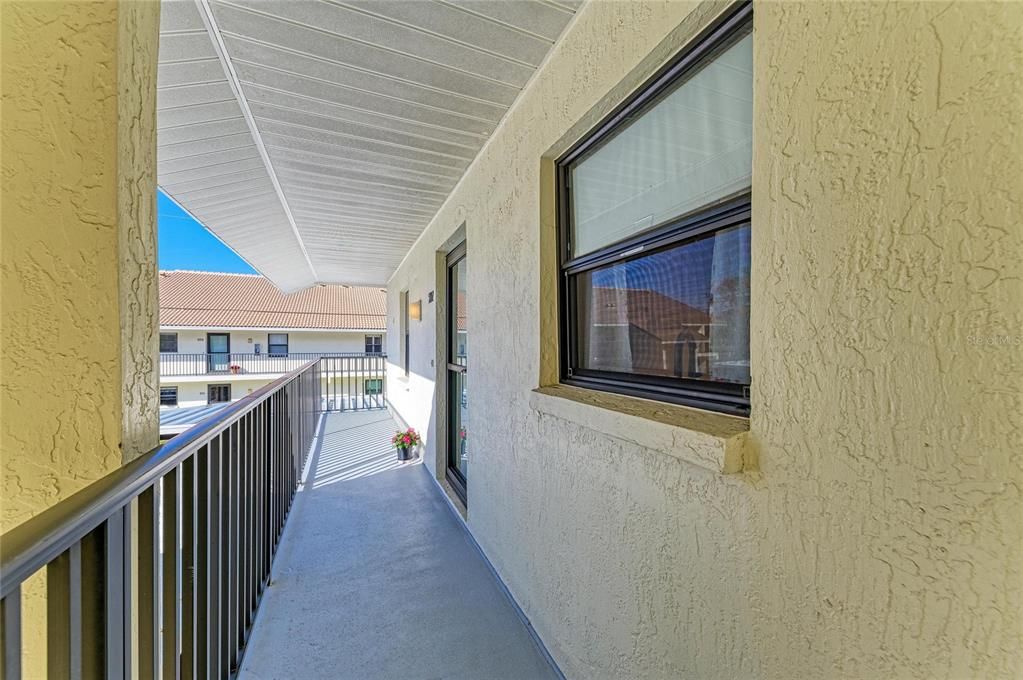 For Sale: $375,000 (2 beds, 2 baths, 1163 Square Feet)