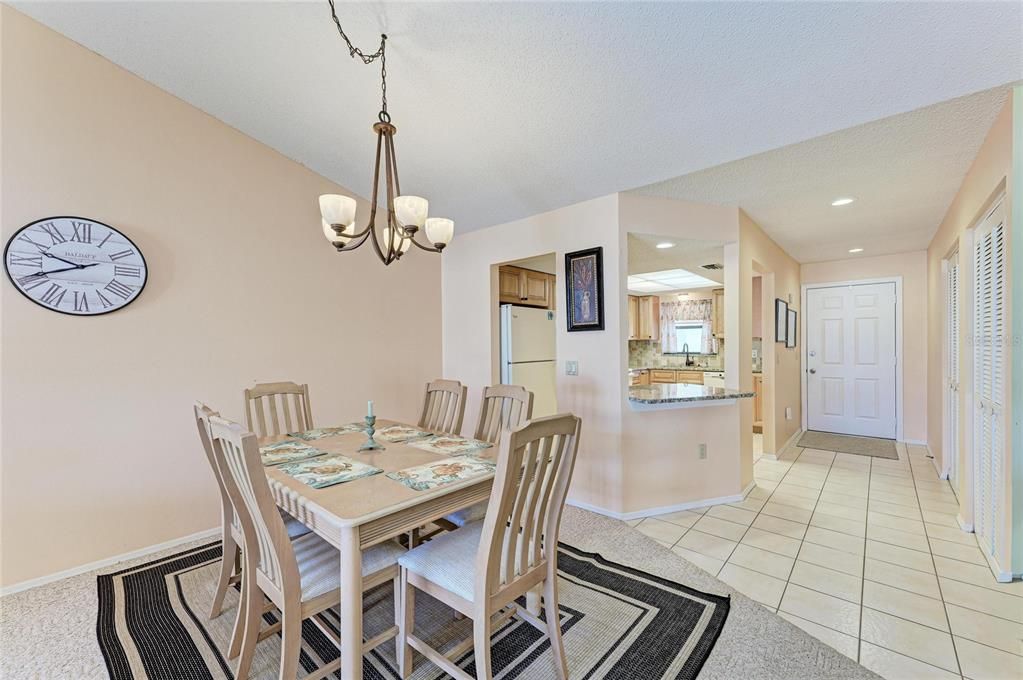 For Sale: $375,000 (2 beds, 2 baths, 1163 Square Feet)