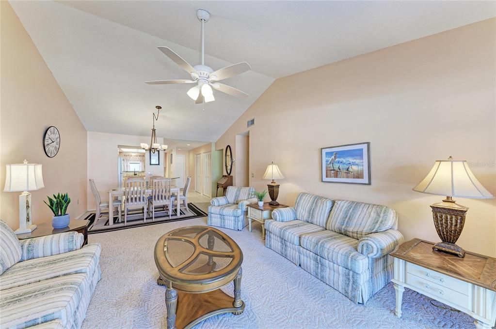 For Sale: $375,000 (2 beds, 2 baths, 1163 Square Feet)