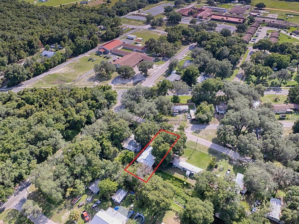 For Sale: $185,000 (3 beds, 2 baths, 930 Square Feet)