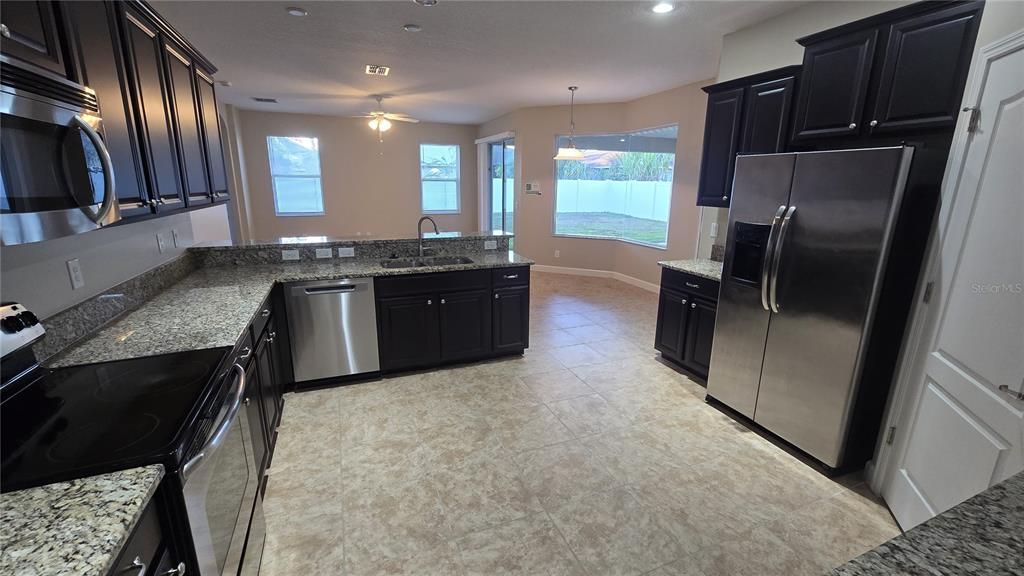 На продажу: $439,000 (5 спален, 3 ванн, 2988 Квадратных фут)