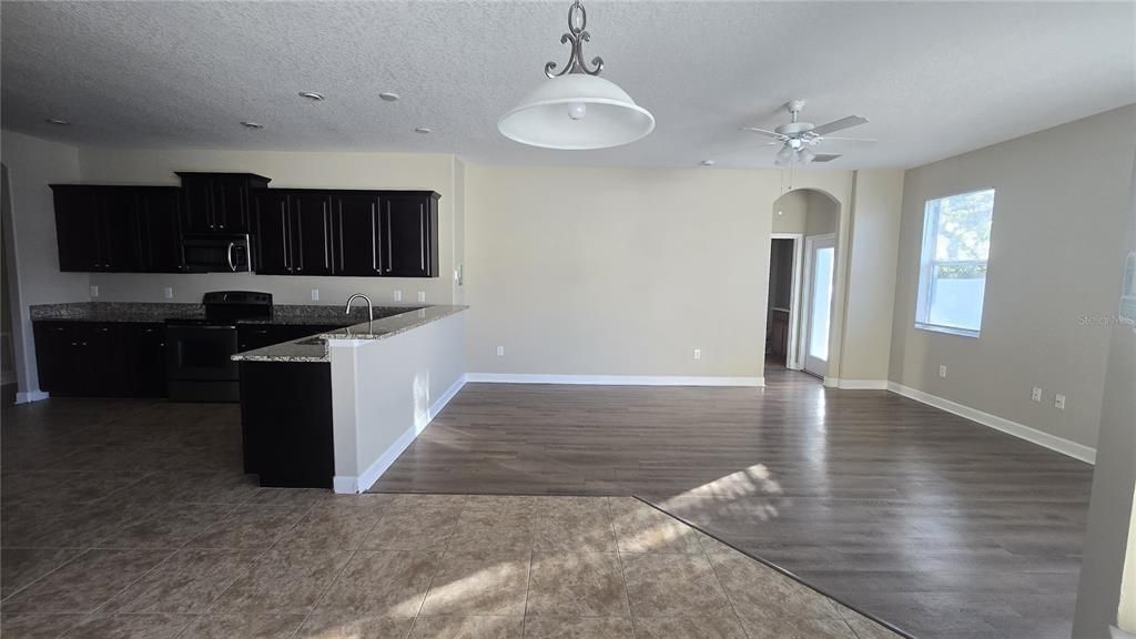 На продажу: $439,000 (5 спален, 3 ванн, 2988 Квадратных фут)