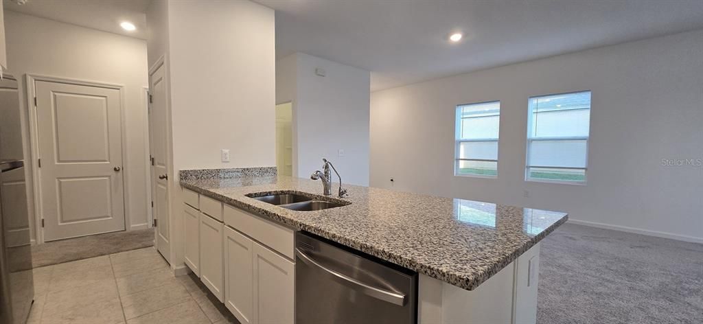 待售: $280,000 (3 贝兹, 2 浴室, 1420 平方英尺)