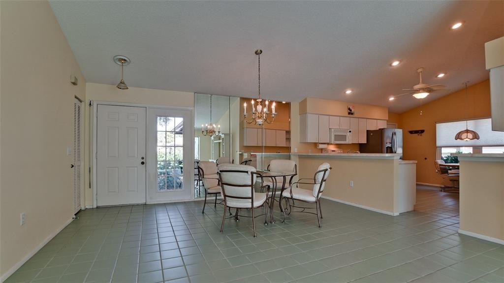 For Sale: $325,000 (3 beds, 2 baths, 1823 Square Feet)