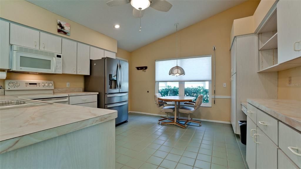 For Sale: $325,000 (3 beds, 2 baths, 1823 Square Feet)