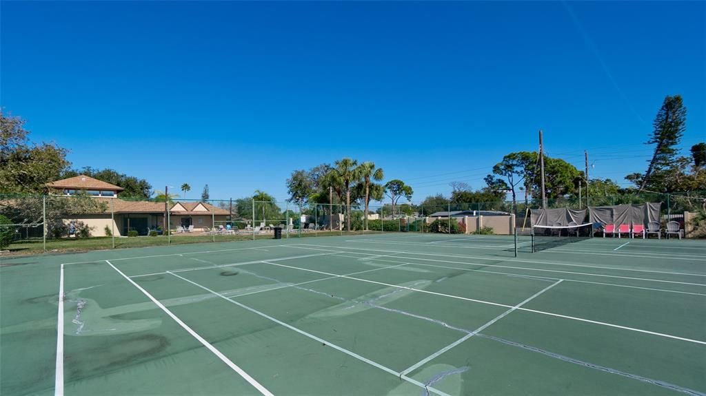 For Sale: $325,000 (3 beds, 2 baths, 1823 Square Feet)