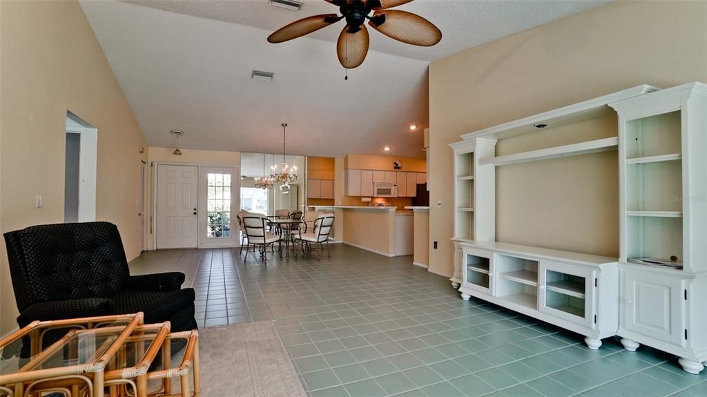 For Sale: $325,000 (3 beds, 2 baths, 1823 Square Feet)