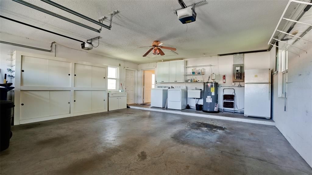 For Sale: $325,000 (3 beds, 2 baths, 1823 Square Feet)