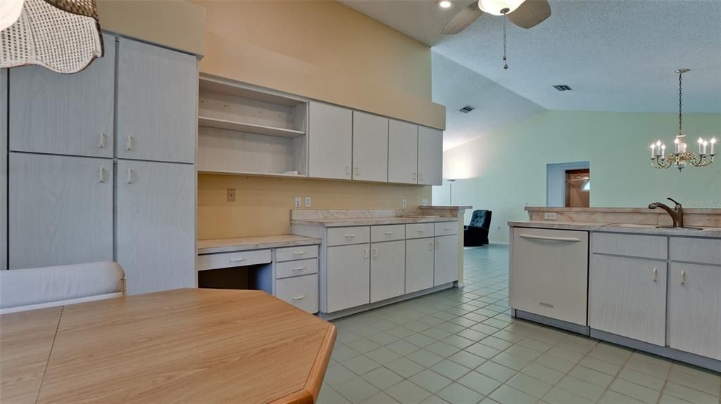 For Sale: $325,000 (3 beds, 2 baths, 1823 Square Feet)