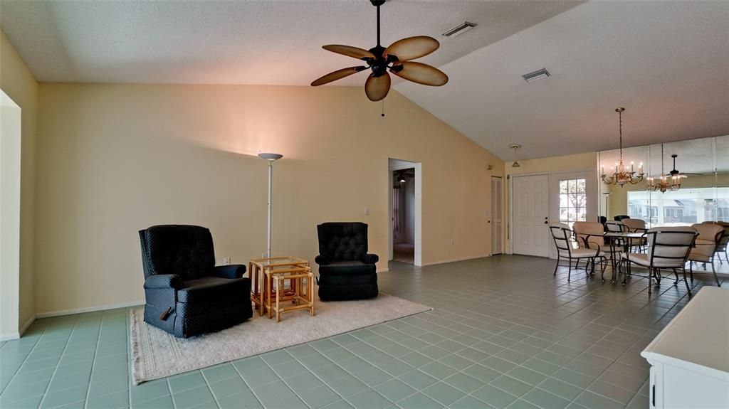 For Sale: $325,000 (3 beds, 2 baths, 1823 Square Feet)