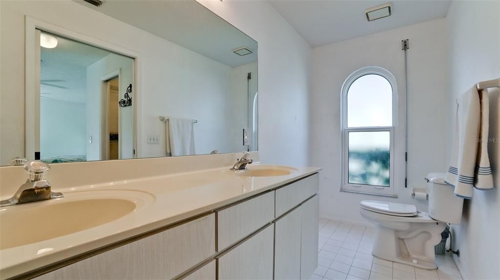 For Sale: $325,000 (3 beds, 2 baths, 1823 Square Feet)