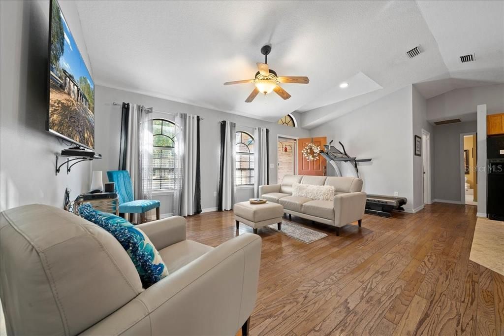 На продажу: $575,000 (3 спален, 2 ванн, 1680 Квадратных фут)