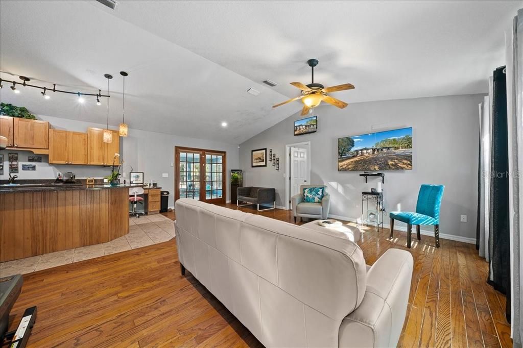 На продажу: $575,000 (3 спален, 2 ванн, 1680 Квадратных фут)