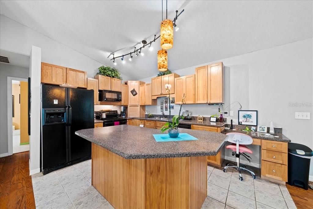 На продажу: $575,000 (3 спален, 2 ванн, 1680 Квадратных фут)