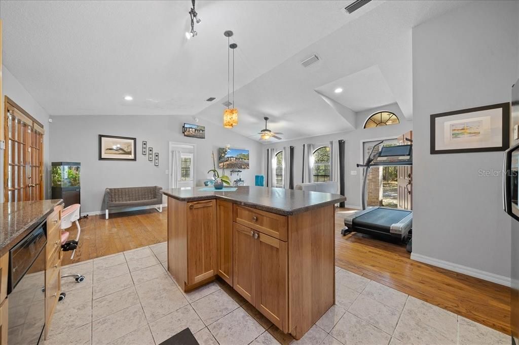 На продажу: $575,000 (3 спален, 2 ванн, 1680 Квадратных фут)