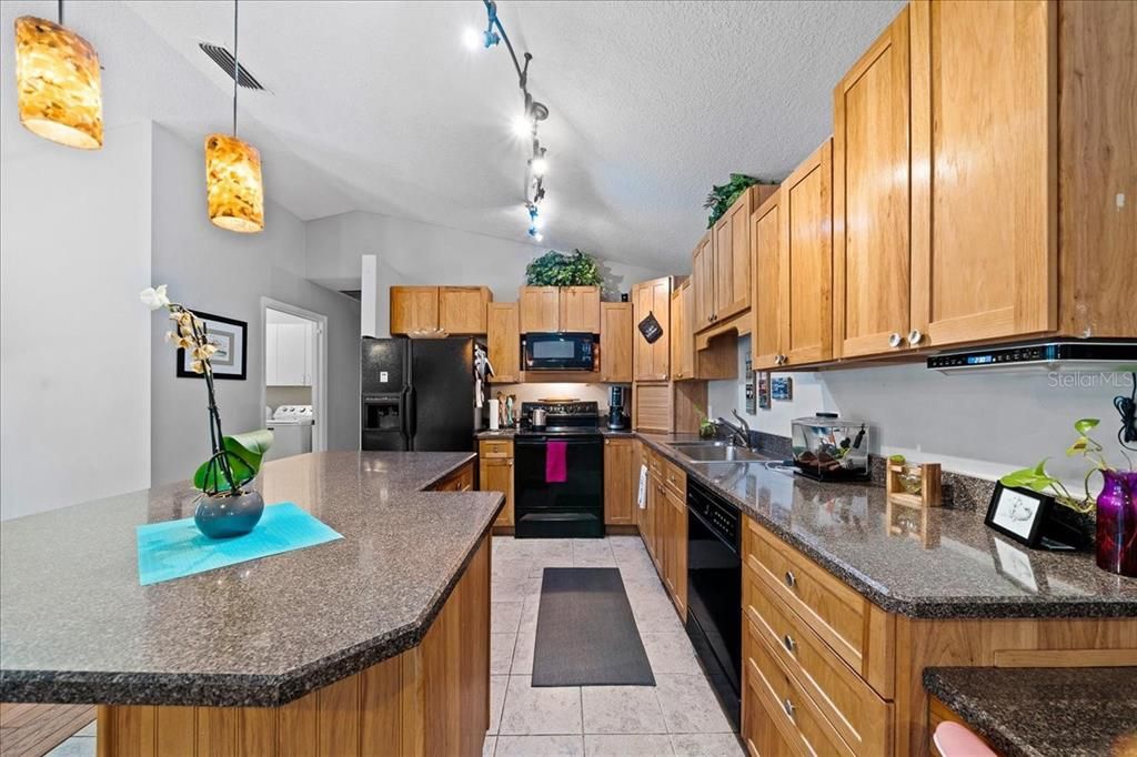 На продажу: $575,000 (3 спален, 2 ванн, 1680 Квадратных фут)