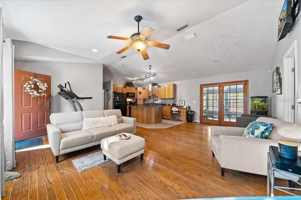 На продажу: $575,000 (3 спален, 2 ванн, 1680 Квадратных фут)