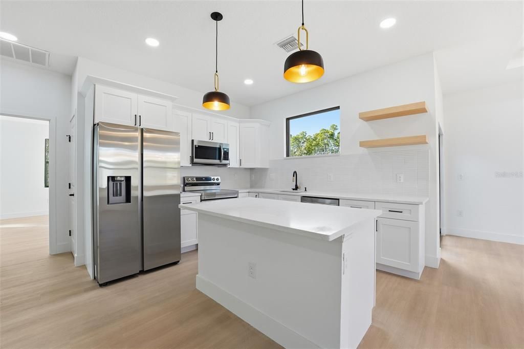 На продажу: $334,000 (3 спален, 2 ванн, 1500 Квадратных фут)