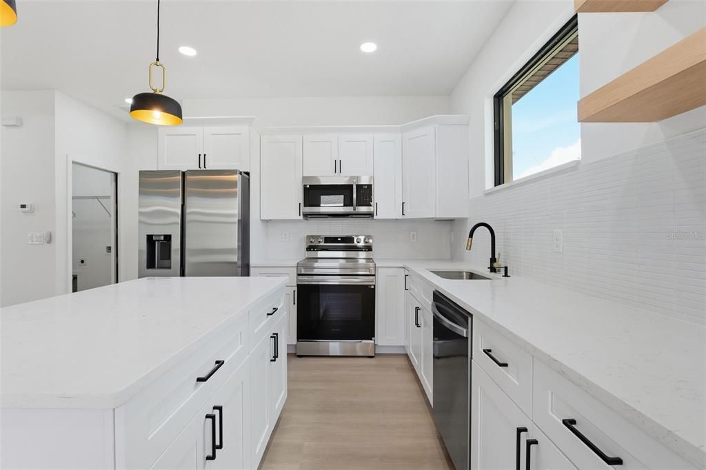 На продажу: $334,000 (3 спален, 2 ванн, 1500 Квадратных фут)