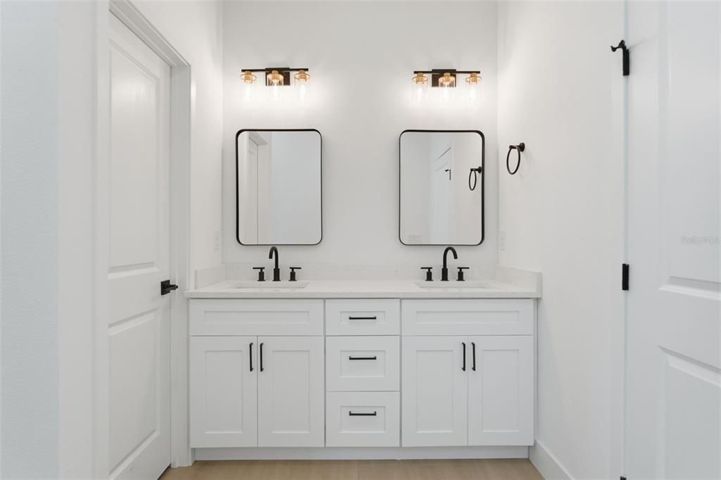 На продажу: $334,000 (3 спален, 2 ванн, 1500 Квадратных фут)