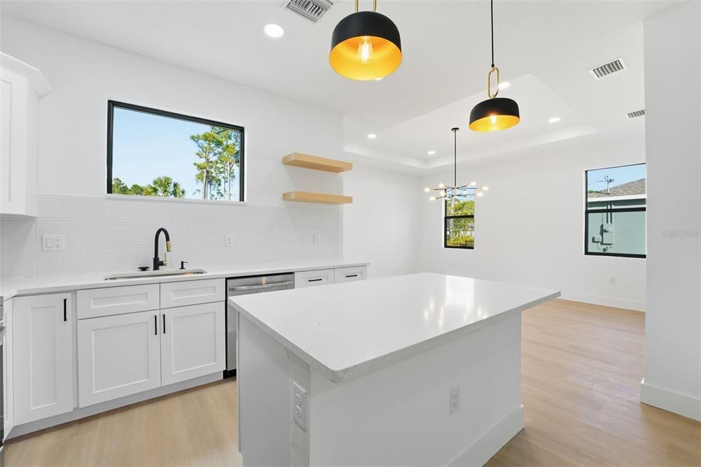 На продажу: $334,000 (3 спален, 2 ванн, 1500 Квадратных фут)