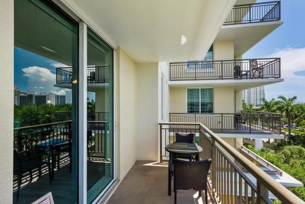 待售: $545,000 (1 贝兹, 1 浴室, 1070 平方英尺)