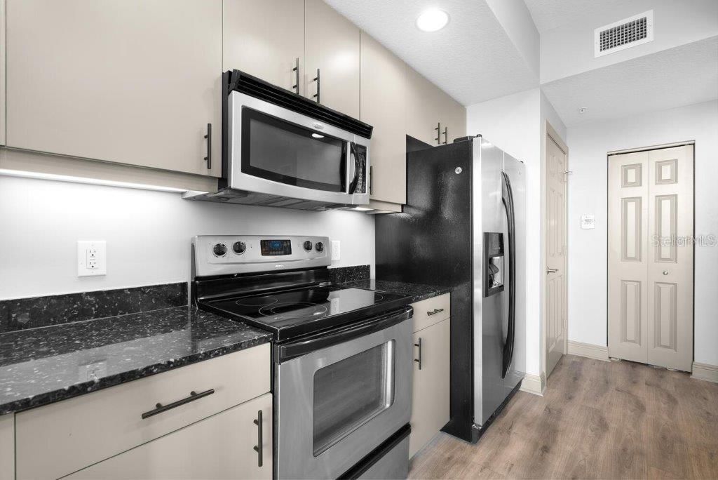 待售: $545,000 (1 贝兹, 1 浴室, 1070 平方英尺)