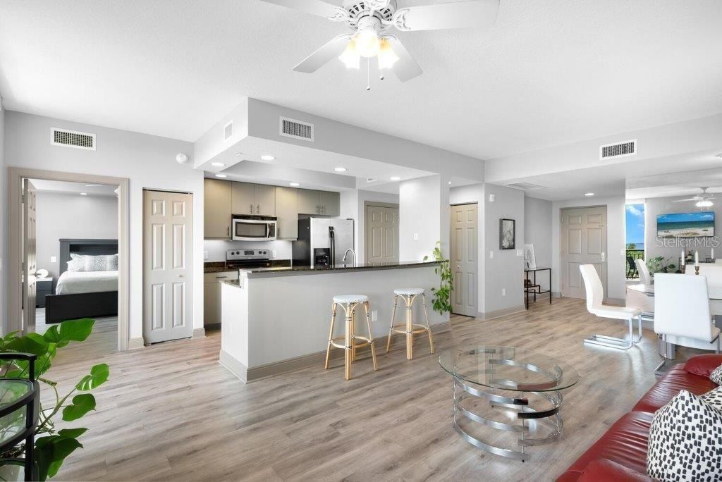 待售: $545,000 (1 贝兹, 1 浴室, 1070 平方英尺)