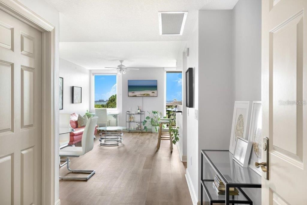 待售: $545,000 (1 贝兹, 1 浴室, 1070 平方英尺)