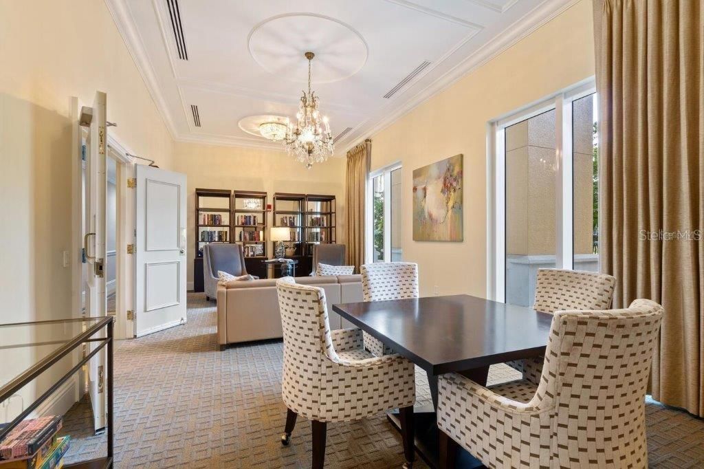 待售: $545,000 (1 贝兹, 1 浴室, 1070 平方英尺)