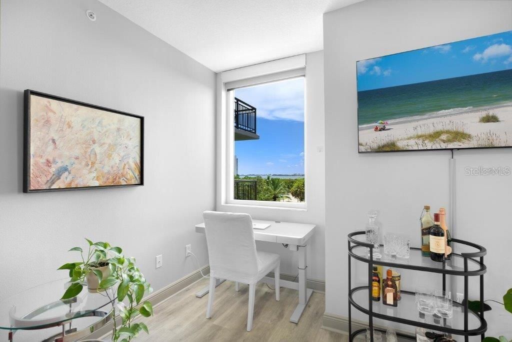 待售: $545,000 (1 贝兹, 1 浴室, 1070 平方英尺)