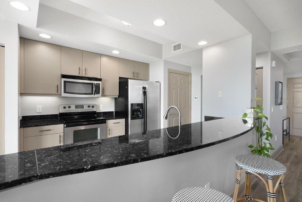 待售: $545,000 (1 贝兹, 1 浴室, 1070 平方英尺)