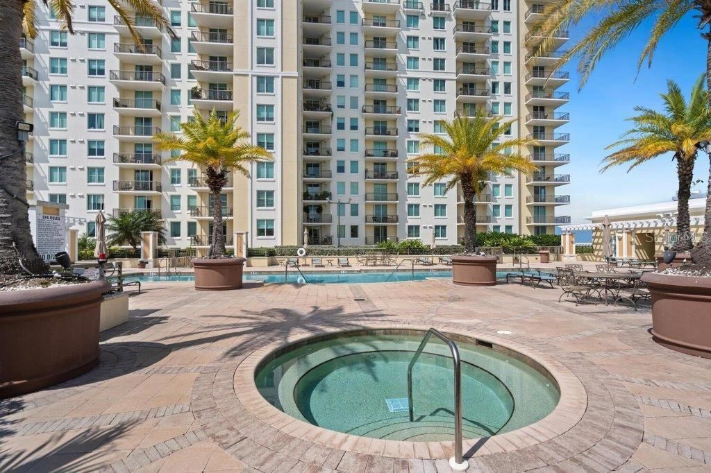 待售: $545,000 (1 贝兹, 1 浴室, 1070 平方英尺)