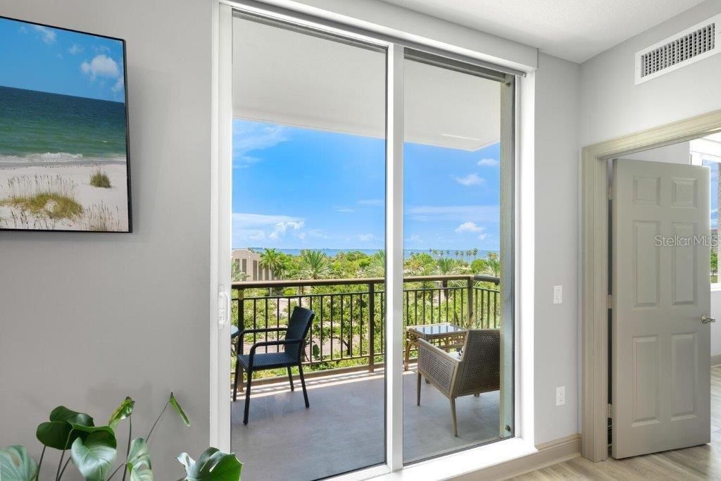 待售: $545,000 (1 贝兹, 1 浴室, 1070 平方英尺)