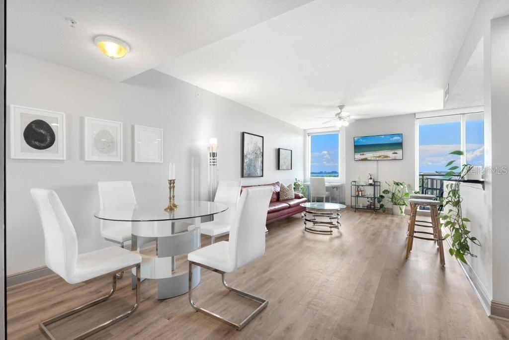 待售: $545,000 (1 贝兹, 1 浴室, 1070 平方英尺)