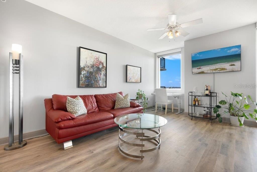 待售: $545,000 (1 贝兹, 1 浴室, 1070 平方英尺)