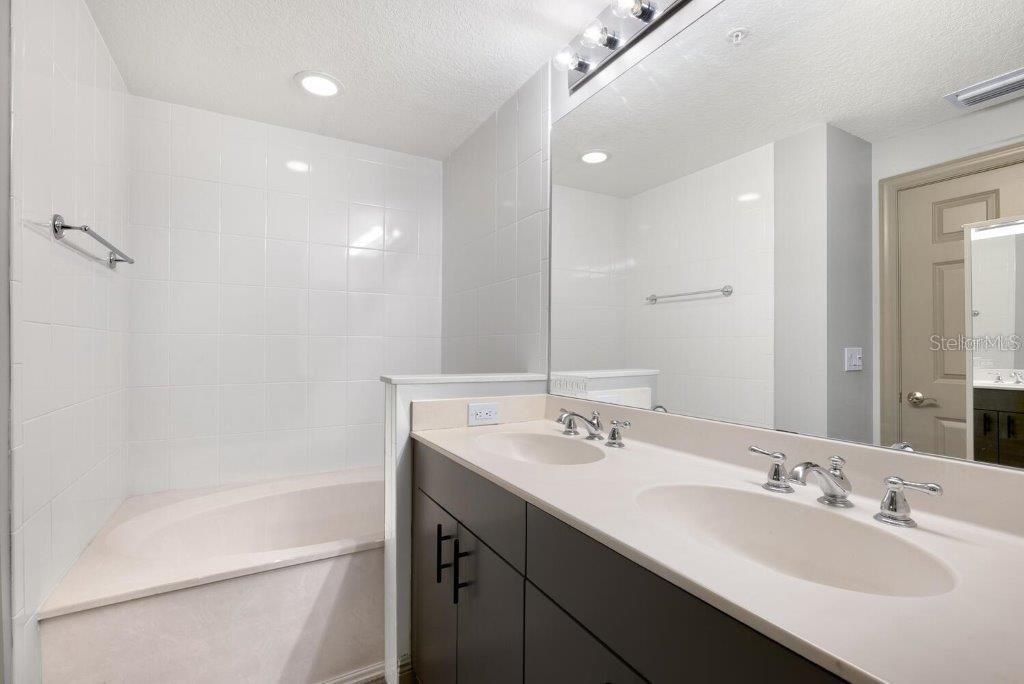 待售: $545,000 (1 贝兹, 1 浴室, 1070 平方英尺)