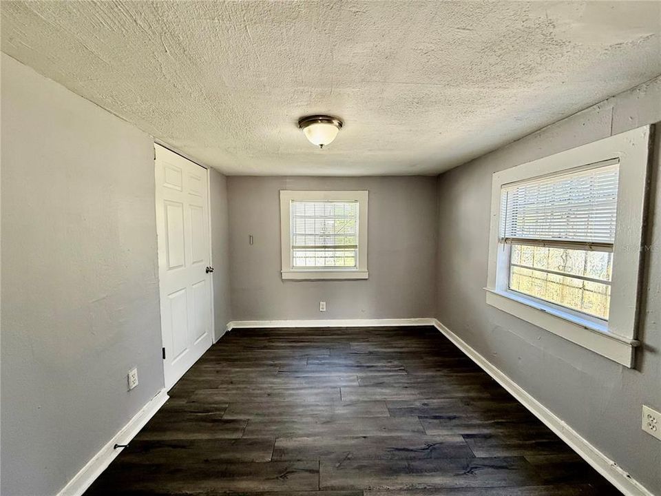 В аренду: $1,600 (4 спален, 1 ванн, 966 Квадратных фут)