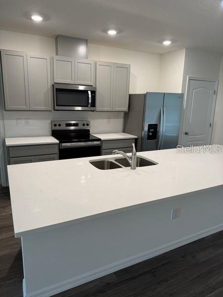 For Rent: $2,400 (4 beds, 2 baths, 1700 Square Feet)