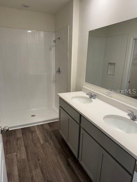 For Rent: $2,400 (4 beds, 2 baths, 1700 Square Feet)