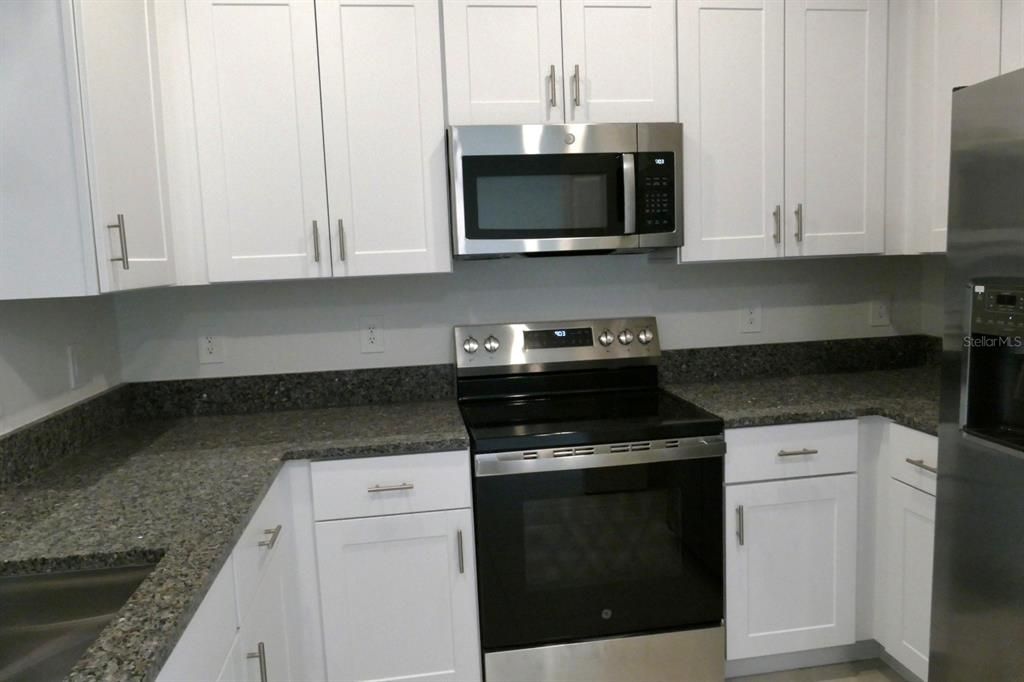 For Rent: $2,200 (3 beds, 2 baths, 1666 Square Feet)